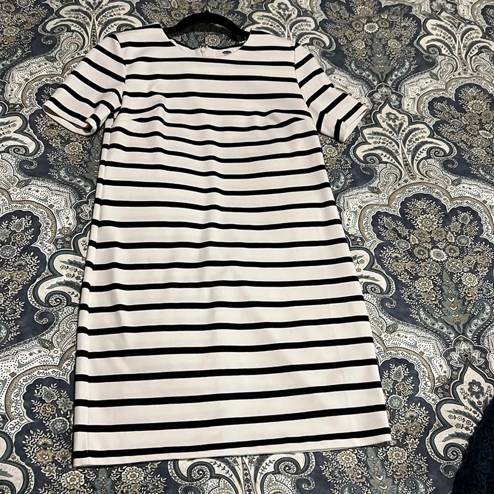 Short-sleeved dress